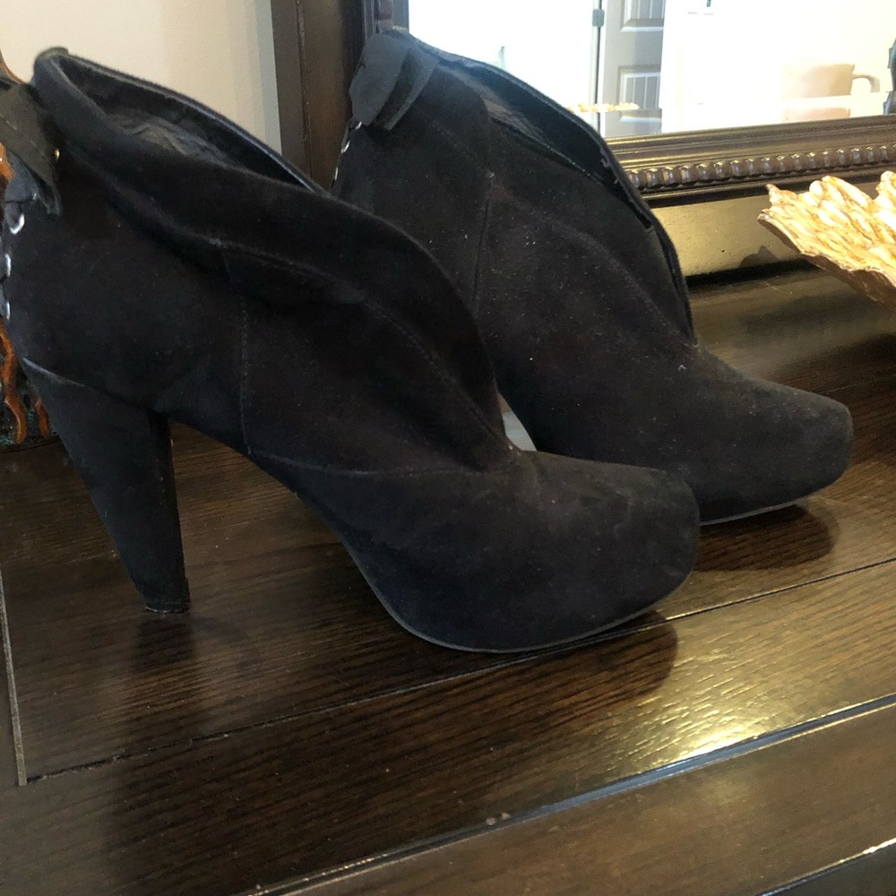 Guess black suede booties sz8